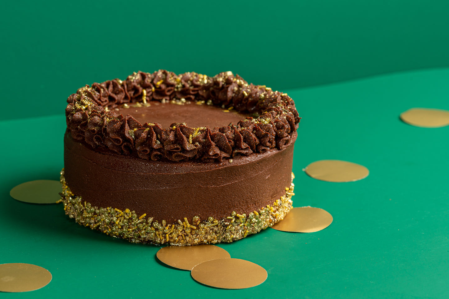 Birthday cake con chispas doradas - CHOCOLATE